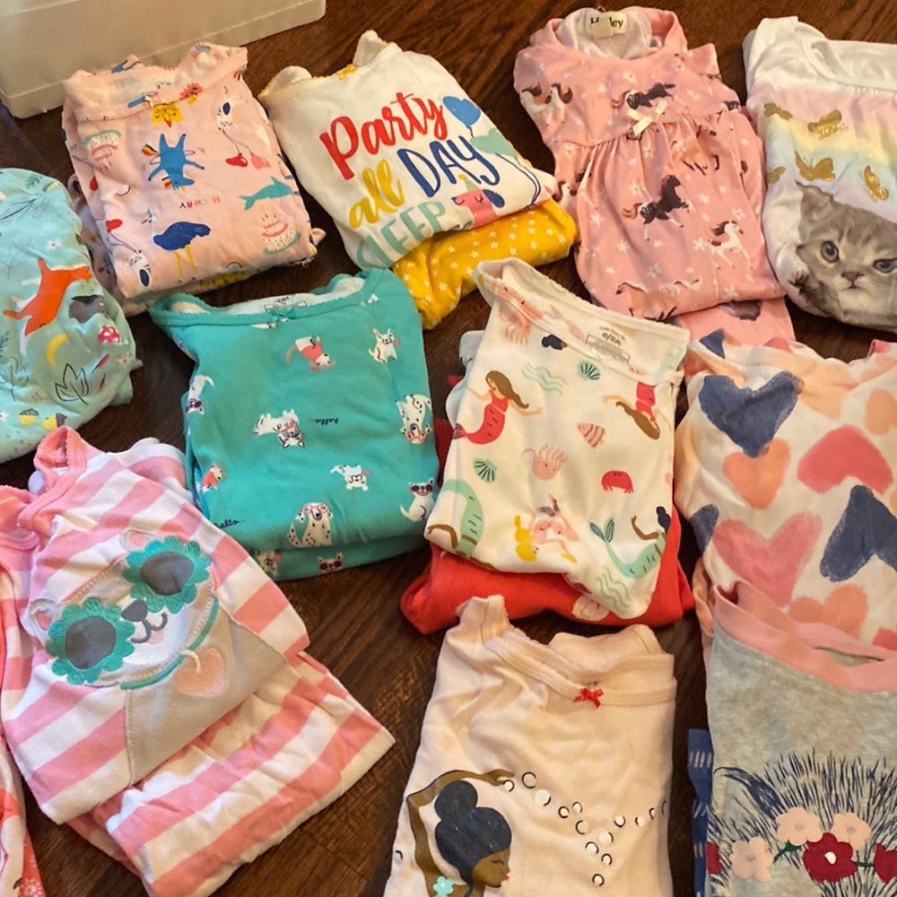 LOT Girls’ 7-8/medium pajamas.